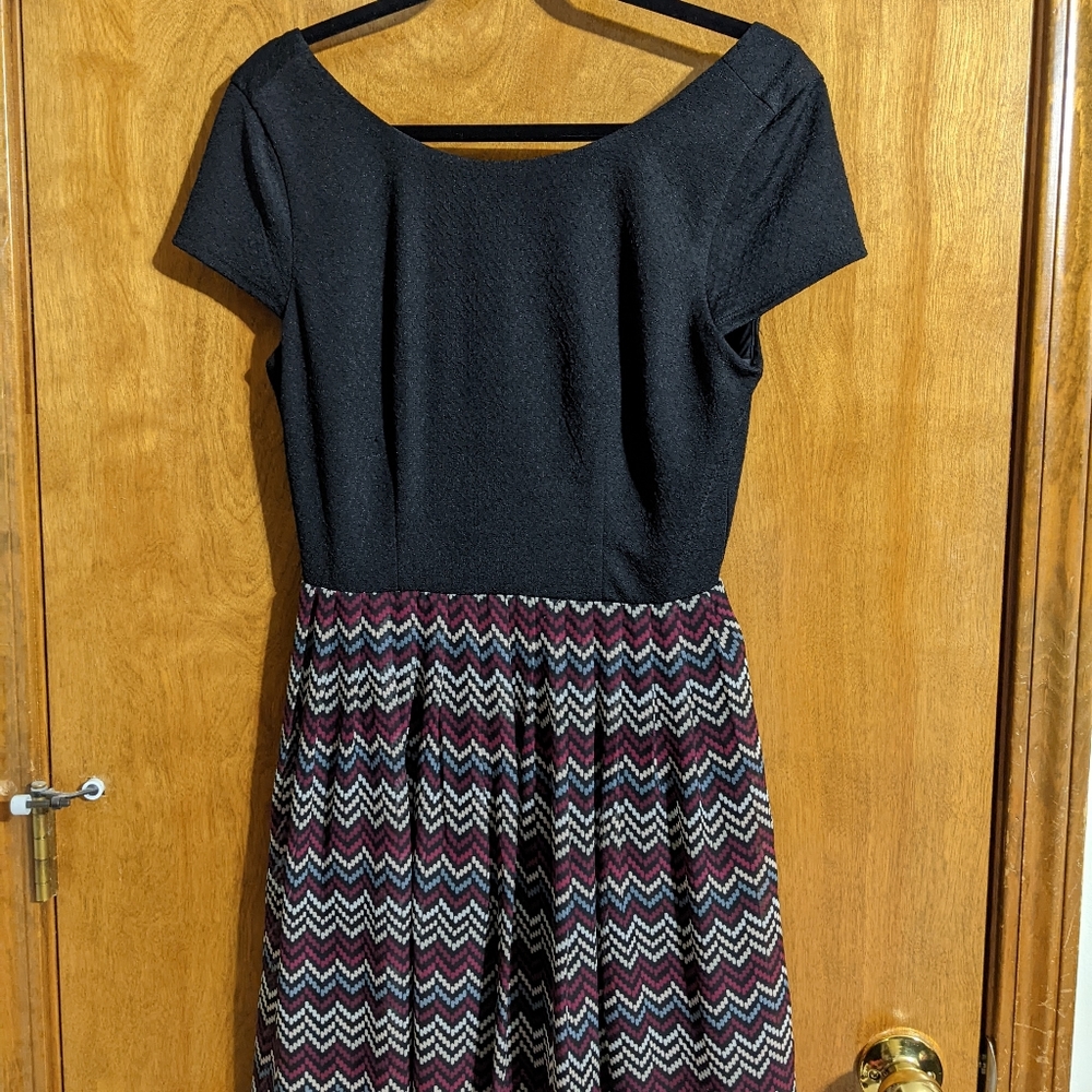 4 Women's size large dresses